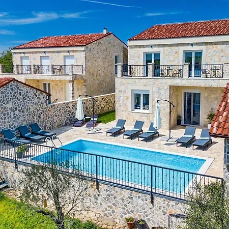Luxury Stone With Pool -