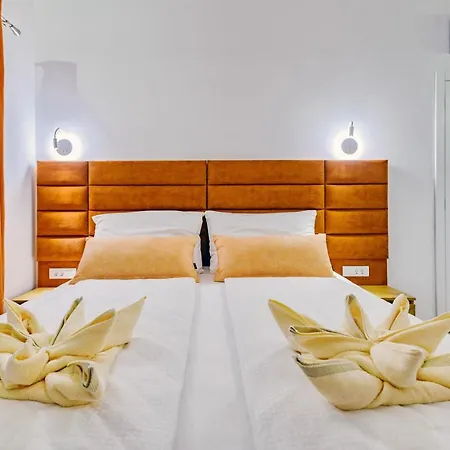 Luxury Stone With Pool - Brisevo