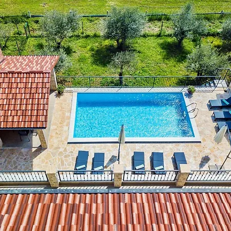 Villa Luxury Stone With Pool -