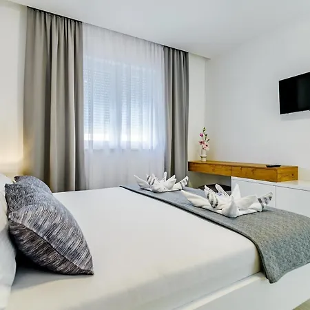 Luxury Stone With Pool - * Brisevo