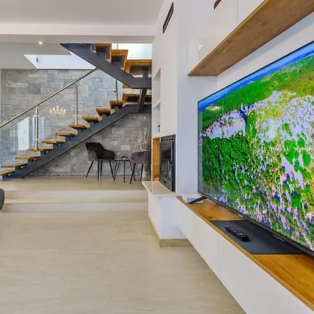 Villa Luxury Stone With Pool - Brisevo