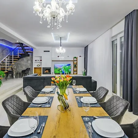 Luxury Stone With Pool - Brisevo