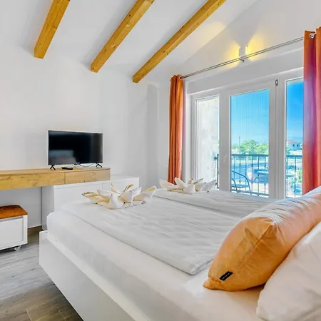 Luxury Stone With Pool - * Brisevo