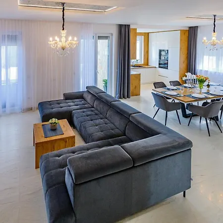 Luxury Stone With Pool - Villa