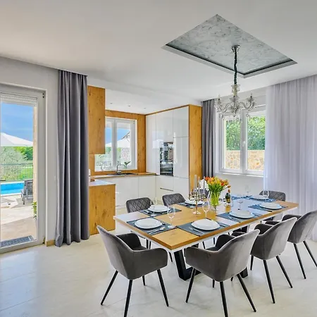 Luxury Stone With Pool - Villa *