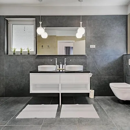 Villa Luxury Stone With Pool - *