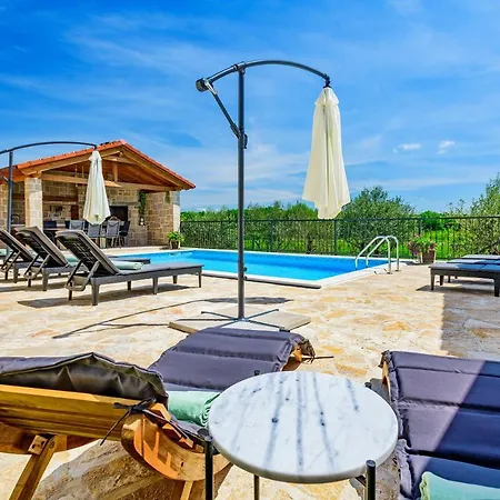 Villa Luxury Stone With Pool -