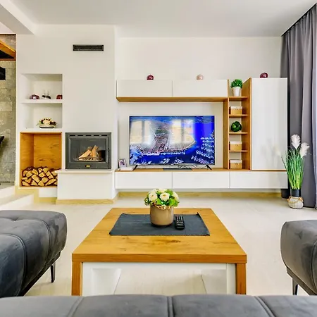 Villa Luxury Stone With Pool -