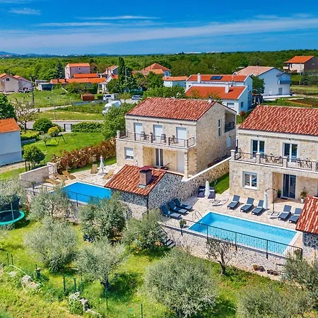 Luxury Stone With Pool - *