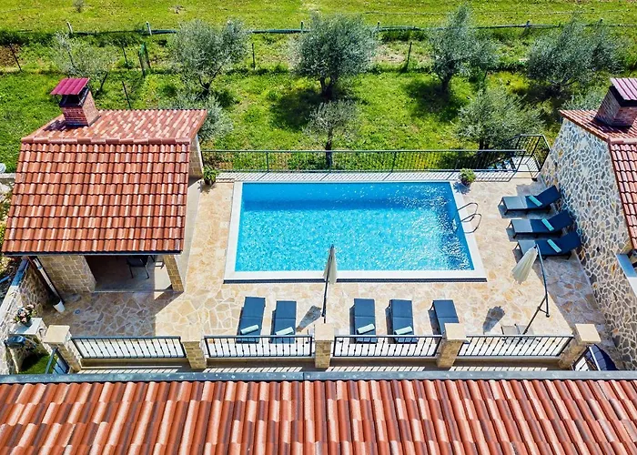 Villa Luxury Stone With Pool -