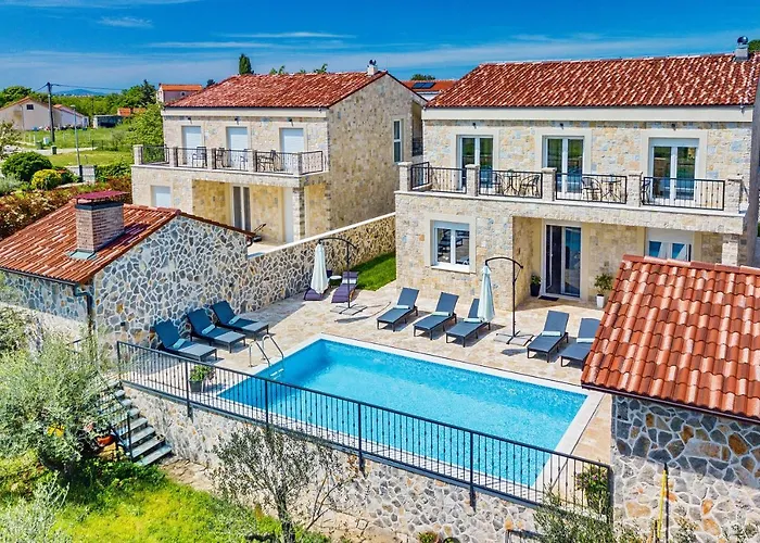 Villa Luxury Stone With Pool -