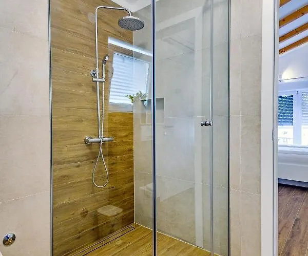 Luxury Stone With Pool -