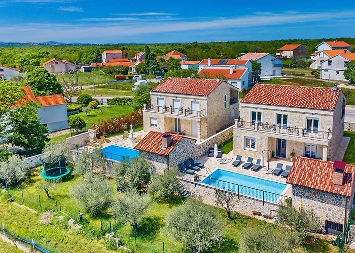 Luxury Stone With Pool - *
