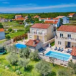 Luxury Stone With Pool - *