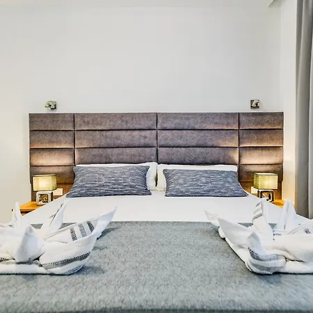 Luxury Stone With Pool - *