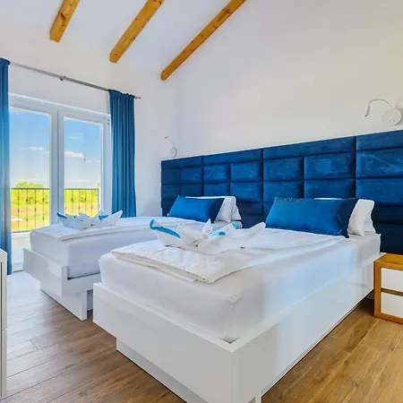 Luxury Stone With Pool - * Brisevo