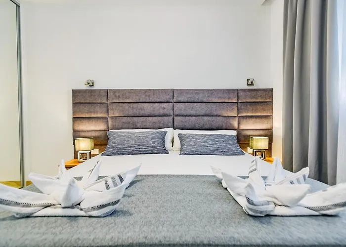 Luxury Stone With Pool - *