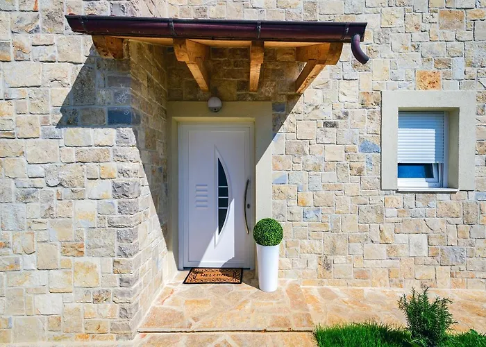 Luxury Stone With Pool - *